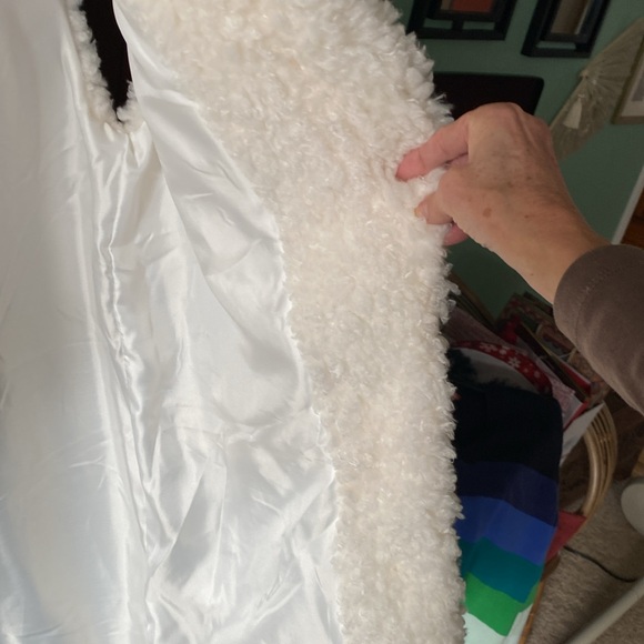 Sherpa Fleece Vest in Cream - Picture 3 of 4